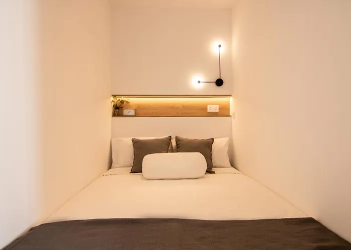 Phaedrus Living Seafront Lighthouse 52 * بافوس