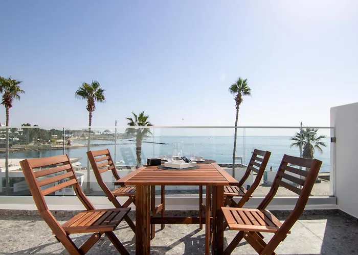 Phaedrus Living Seafront Lighthouse 52 * بافوس