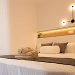 Phaedrus Living Seafront Lighthouse 52 *