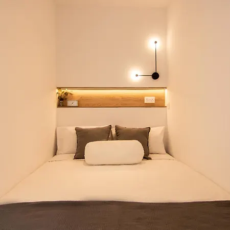 Phaedrus Living Seafront Lighthouse 52 * 파포스